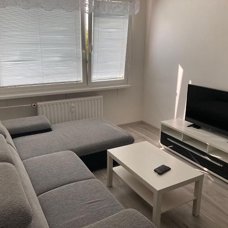 Byt 2-Kk V Moste, Blizko Aquadrom A Benedikt Esterno foto